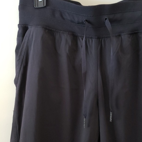 lululemon black cropped pants size 6 - Picture 3 of 8